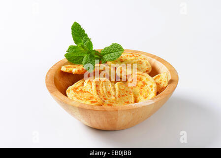 Herzhafte Blätterteig-Käse-Herzen Stockfoto