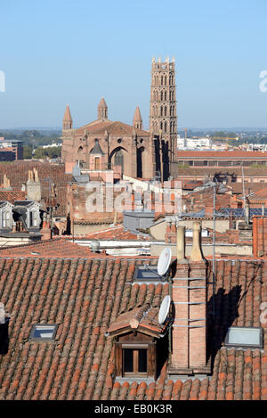 Blick über die Dächer & Gothic Jakobiner Kirche (c13 / 14.) Toulouse Frankreich Stockfoto