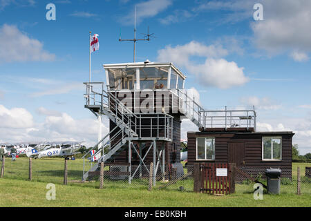 Biggleswade, UK - 29. Juni 2014: der Kontrollturm auf der Luftfahrtmesse Shuttleworth Collection. Stockfoto