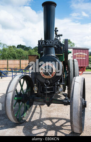 Biggleswade, UK - 29. Juni 2014: Jahrgang 1914 Clayton und Shuttleworth Cabrio Zugmaschine auf dem Display an der Shuttleworth Stockfoto