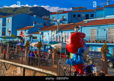 Juzcar, Genal Valley Genal Flusstal, Serrania de Ronda. Smurfs Village, Provinz Malaga, Andalusien. Spanien Stockfoto