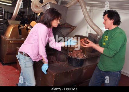 Von willie Schokoladenfabrik, wo Willie und tanis Harcourt - cooze machen Schokolade von venezolanischen Kakao Bohnen aus dem eigenen Immobilien. Stockfoto