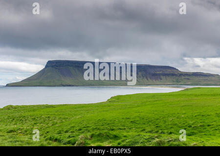 West Island, Snaefell Halbinsel, Mt Kirkjufell (463m)-Zucker oben Stockfoto