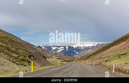 Westisland Westfjorde, Flókalundur, Straße und Landschaft auf dem Weg nach Látrabjarg Stockfoto