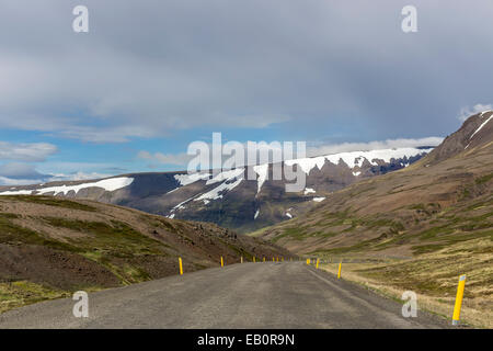 Westisland Westfjorde, Flókalundur, Straße und Landschaft auf dem Weg nach Látrabjarg Stockfoto