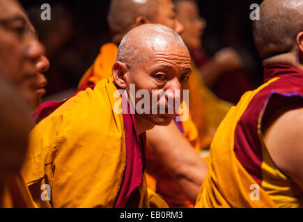 Der Dalai Lama spricht, buddhistische Mönche und für ein öffentliches Publikum im Beacon Theater in New York City. Stockfoto