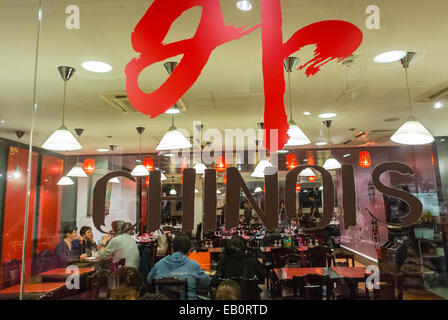Paris, Frankreich, Menschen, die gemeinsame Mahlzeiten im Kaufhaus "Galeries Lafayettes", Chinese-Food-Restaurant, Detail anmelden Fenster Stockfoto