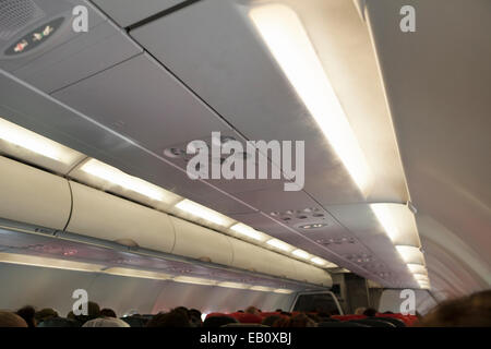 Feinen Nebel aus der Klimaanlage an Bord ein Passagierflugzeug Stockfoto