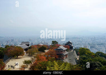 Matsuyama Stadt, gesehen von der Burg Stockfoto