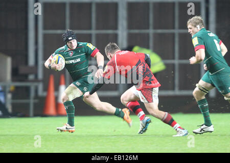 Oxford, UK. 23. November 2014. Aviva Premiership. London Welsh gegen Leicester Tigers. Harry Thacker (Leicester Tigers) auf die Ladung. Bildnachweis: Aktion Plus Sport/Alamy Live-Nachrichten Stockfoto