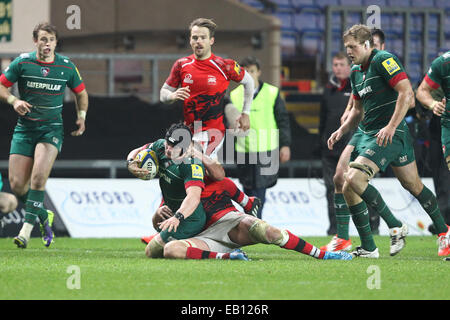 Oxford, UK. 23. November 2014. Aviva Premiership. London Welsh gegen Leicester Tigers. Harry Thacker (Leicester Tigers) auf die Ladung. Bildnachweis: Aktion Plus Sport/Alamy Live-Nachrichten Stockfoto