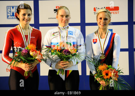 Von links: zweite Adriana Mathis Österreich, Gewinner Corinna Biethan Deutschlands und dritten Nicole Frybortova der Slowakei nach der künstlerischen Radfahren Singel Frauen Finale bei der Indoor Cycling Weltmeisterschaften 2014 in Brno, Tschechische Republik, 22. November 2014 abgebildet. (Foto/Vaclav Salek CTK) Stockfoto