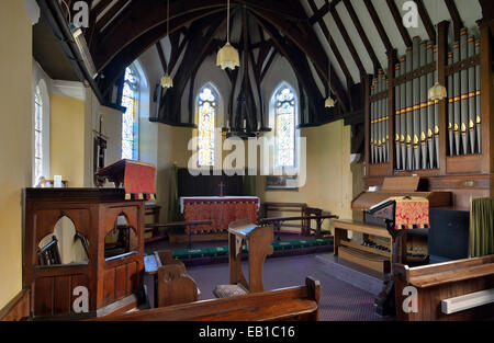 Innenraum der St. Johannes Evangelist-Kirche, Purton, Gloucestershire Stockfoto