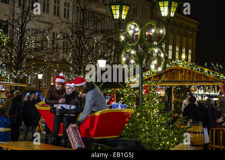 Weihnachtsmarkt Auf Dem Hbro Plads, Buchforst, Kopenhagen, Region Hovedstaden, Dänemark, Europa Stockfoto