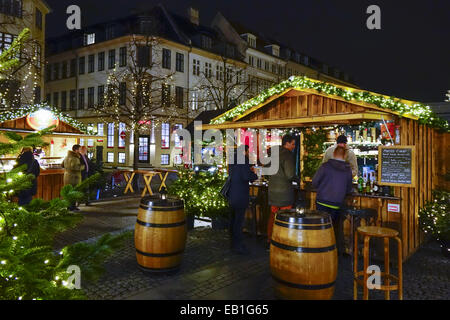 Weihnachtsmarkt Auf Dem Hbro Plads, Buchforst, Kopenhagen, Region Hovedstaden, Dänemark, Europa Stockfoto