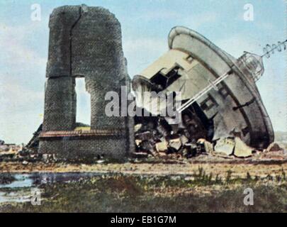 Eine zeitgenössische deutsche eingefärbte Propaganda-Foto zeigt einen zerstörten Wasserturm in Memel (Klaipeda, Litauen), Datum unbekannt (1914-1918). : Fotoarchiv Neumann - kein Draht-SERVICE Stockfoto