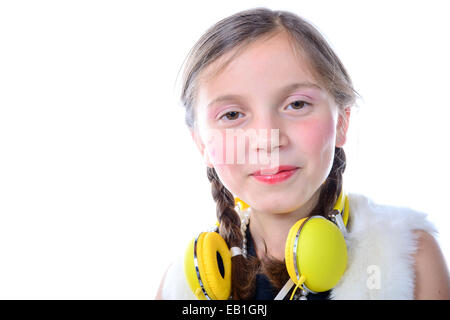 Porträt von ein hübsches kleines Mädchen mit Zöpfen auf weißem Hintergrund Stockfoto