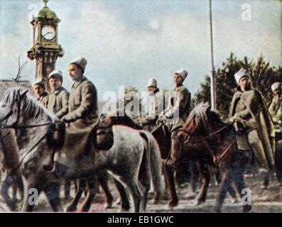 Das zeitgenössische eingefärbte deutsche Propaganda-Foto zeigt russische Kavallerie im Jahre 1918. : Fotoarchiv Neumann - kein Draht-SERVICE Stockfoto