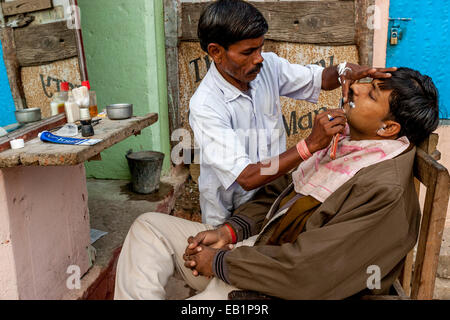 Barber Shop, Varanasi, Uttar Pradesh, Indien Stockfoto