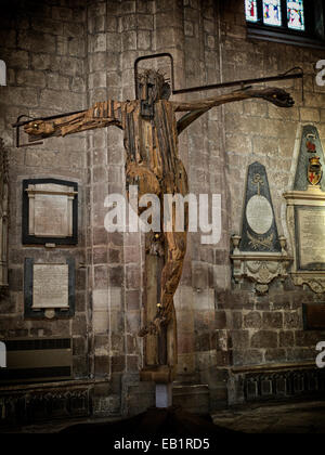 Kuratiert von Galerie Pangolin, wurde Tiegel 2 eine Skulpturenausstellung, internationalen Arbeit in der Kathedrale von Gloucester. Stockfoto