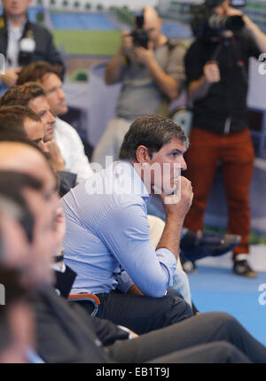 Manacor, Spanien. 24. November 2014. Spanien Tennisspieler Rafa Nadal Onkel und Trainer Toni Nadal gesehen während der Feier der Beginn des Baus einer sportlichen Tenniskomplex fordert Rafa Nadal Tennis-Anlagen, Manacor, Spanien, Montag, 24. November 2014. Diese Einrichtungen hält "Rafa Nadal Foundation" und der "Rafa Nadal Academy" ein Zentrum für Kinder zu lernen und trainieren Tennis weltweit. Bildnachweis: Zixia/Alamy Live-Nachrichten Stockfoto