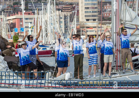 Gran Canaria, Kanarische Inseln, Spanien. 24. November 2014. Yachten-begeben Sie sich auf die Startlinie der ARC (The Atlantic Rally for Cruisers) Rennen/Atlantiküberquerung, Las Palmas, Gran Canaria beginnt und endet in Rodney Bay auf Santa Lucia in der Karibik. Über 180 Yachten aus 29m Ländern soll das weltweit größte Transocean-Segel-Event, jetzt im 29. Jahr beginnen. Bildnachweis: ALANDAWSONPHOTOGRAPHY/Alamy Live-Nachrichten Stockfoto