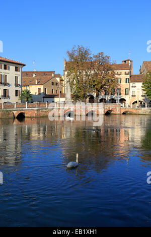 Ponte Dante und Fluss Sile, Treviso, Italien, Veneto. Stockfoto