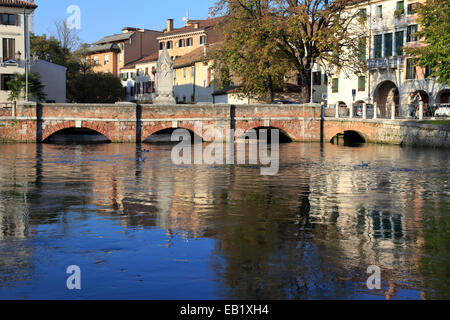 Ponte Dante und Fluss Sile, Treviso, Italien, Veneto. Stockfoto