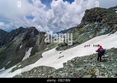 Sommer in den österreichischen Alpen, Nationalpark Hohe Tauern, Pfad zu Österreichs höchster Berg Großglockner. Stockfoto