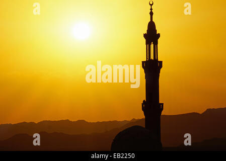 Sonnenuntergang über Moschee in Ägypten Stockfoto