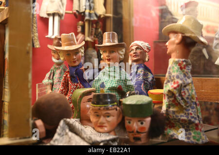 Vintage alte Spielzeug-Puppen Stockfoto