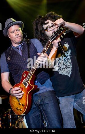 Mailand Italien. 23. November 2014. Der amerikanischen Rockband Band COUNTING CROWS führt live im Music Club Alcatraz während der "Irgendwo unter Wunderland Tour" Credit: Rodolfo weitertransferiert/Alamy Live News Stockfoto