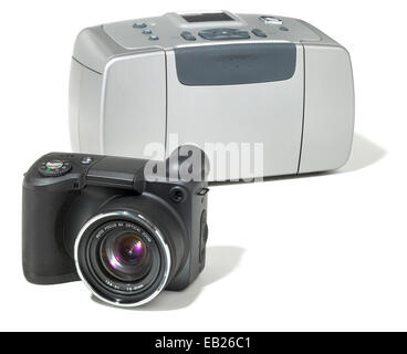 hp Kamera und Drucker auf weißem Hintergrund fotografiert Stockfoto