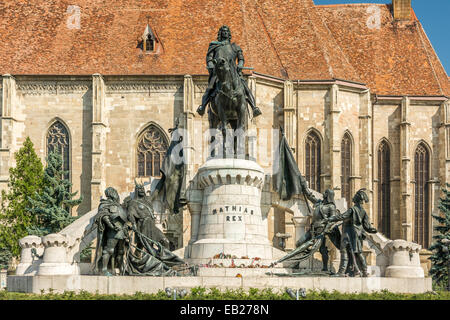 Matthias Corvinus Denkmal ist ein historisches Denkmal in Cluj-Napoca von Janos Fadrusz konzipiert und im Jahre 1902 eröffnet. Stockfoto