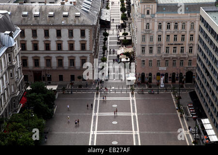 Querformat aus St. Stephens Basilika Budapest Ungarn entlang Zrinyi Utca Stockfoto