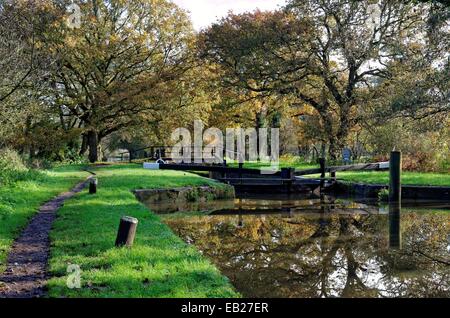 Newark Lock Fluss Wey Navigation Surrey Stockfoto