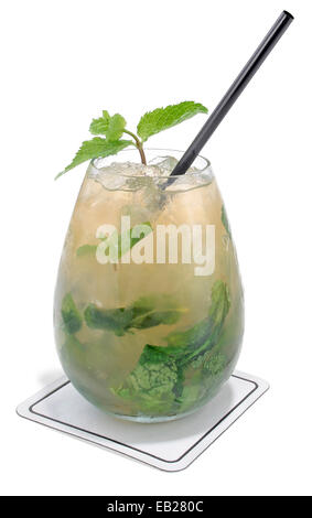Mojito Drink auf weißem Hintergrund Stockfoto