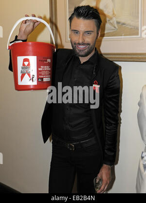 West End Eurovision - 7. MAD Vertrauen HIV/AIDS-Charity-Nacht Featuring: Rylan Clark Where: London, Vereinigtes Königreich bei: 22. Mai 2014 Stockfoto