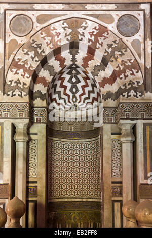 Mihrab des Mausoleums, Komplex von al-Ashraf Barsbay, nördlichen Friedhof, Kairo, Ägypten Stockfoto