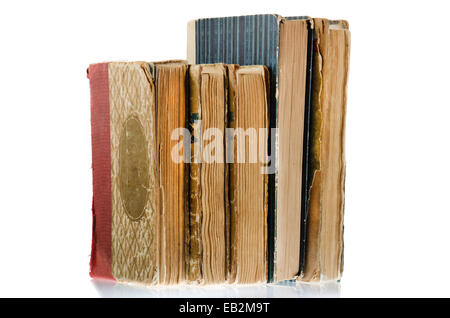 Stapel alter Bücher, isoliert auf weiss Stockfoto