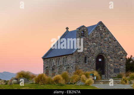 Kirche des guten Hirten am Lake Tekapo im Abendlicht, Lake Tekapo, Canterbury Region, Neuseeland Stockfoto