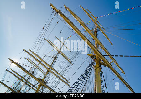 Mast mit Segel von ein altes Segelschiff Stockfoto