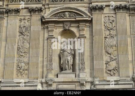 Detail der Fassade des Musée du Louvre, Paris, Frankreich Stockfoto