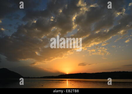 Sonnenuntergang mit Wolken über den Klopeiner See, bin Unterburg Klopeiner See, Kärnten, Österreich Stockfoto