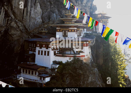Kloster und Tempel der Taktshang-Lhakang, auch genannt die "Tiger Höhle" Paro-Tal, Paro District, Bhutan
