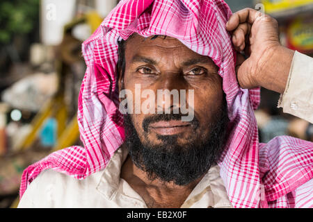 Porträt von einem Zyklus Rikscha Fahrer, Old Delhi, Neu-Delhi, Delhi, Indien Stockfoto
