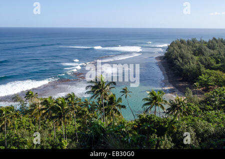 Herumgewandert Strand vom Kalalau Trail an der Na Pali Küste von Kauai, Hawaii. Stockfoto