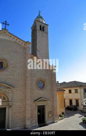 Die Kathedrale Santa Maria Assunta Fassade und Glockenturm, Asolo, Italien, Veneto. Stockfoto