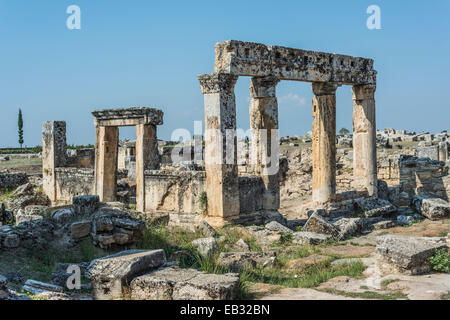 Gebäude in Hierapolis, antike griechische Stadt, UNESCO-Weltkulturerbe, in der Nähe von Pamukkale, Phrygien, Provinz Denizli, Türkei Stockfoto