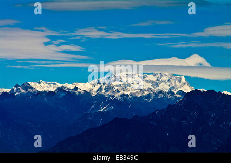 Die robuste Schnee und Eis bedeckt Gipfel von Mount Kula Kangri, der höchste Berg in Bhutan. Stockfoto